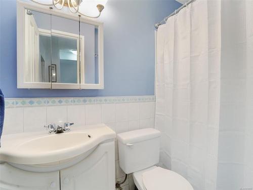 44-477 Lampson St, Esquimalt, BC - Indoor Photo Showing Bathroom
