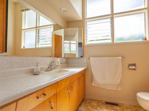 3915 Montrose St, Port Alberni, BC - Indoor Photo Showing Bathroom