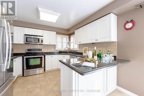 417 Traviss Dr, Newmarket, ON - Indoor Photo Showing Kitchen With Double Sink