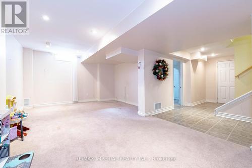 417 Traviss Dr, Newmarket, ON - Indoor Photo Showing Other Room
