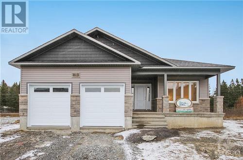 Street view of 819 Solidex Place~ WELCOME HOME!! - 819 Solidex Place, Russell, ON - Outdoor