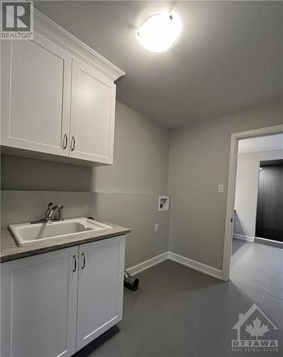 Main Floor Laundry with wash tub - 819 Solidex Place, Russell, ON - Indoor