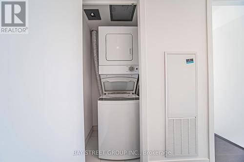 3516 - 85 Wood Street, Toronto, ON - Indoor Photo Showing Laundry Room