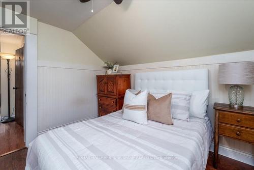 32 Tecumseh St, New Tecumseth, ON - Indoor Photo Showing Bedroom