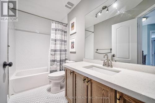 368 Gilpin Dr, Newmarket, ON - Indoor Photo Showing Bathroom