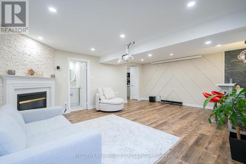 17 Sharon Lee Dr, Markham, ON - Indoor With Fireplace