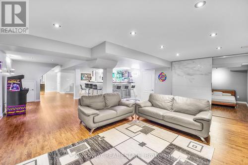 61 Milligan St, Bradford West Gwillimbury, ON - Indoor Photo Showing Living Room