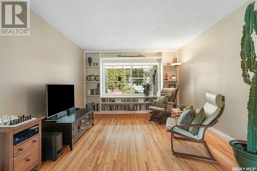1605 Adelaide Street, Saskatoon, SK - Indoor Photo Showing Living Room