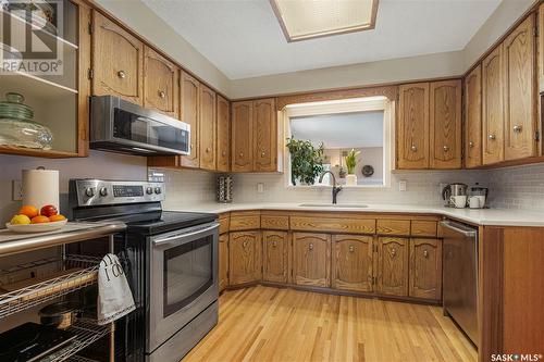 1605 Adelaide Street, Saskatoon, SK - Indoor Photo Showing Kitchen