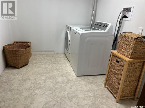 1605 Adelaide Street, Saskatoon, SK - Indoor Photo Showing Laundry Room