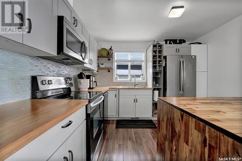 42 Robinson Crescent, Saskatoon, SK - Indoor Photo Showing Kitchen