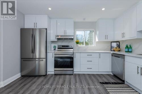 195 Elizabeth St, Midland, ON - Indoor Photo Showing Kitchen