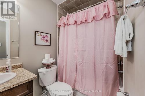 92 Bannister Cres, Brampton, ON - Indoor Photo Showing Bathroom