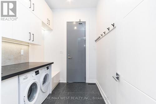 527 Taplow Crescent N, Oakville, ON - Indoor Photo Showing Laundry Room