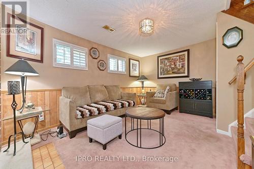 100 Trewartha Crescent N, Brampton, ON - Indoor Photo Showing Living Room