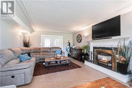 301 Newton Court, Sarnia, ON - Indoor Photo Showing Living Room With Fireplace