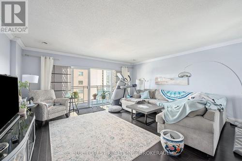 #903 -544 Talbot St, London, ON - Indoor Photo Showing Living Room