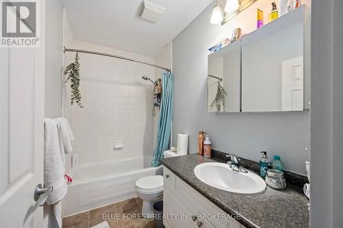 #903 -544 Talbot St, London, ON - Indoor Photo Showing Bathroom