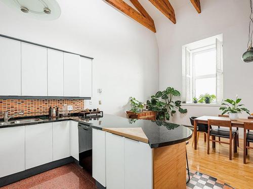 Cuisine - 518-244 Rue Sherbrooke E., Montréal (Ville-Marie), QC - Indoor Photo Showing Kitchen With Double Sink