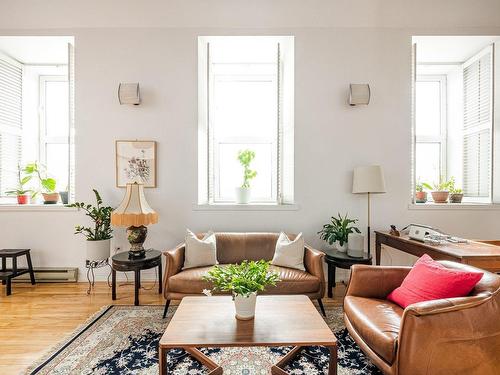 Salon - 518-244 Rue Sherbrooke E., Montréal (Ville-Marie), QC - Indoor Photo Showing Living Room