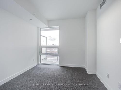 1002-160 Flemington Rd, Toronto, ON - Indoor Photo Showing Other Room