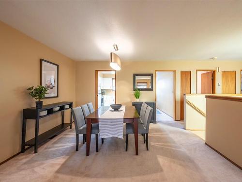 820 Bartlett Avenue, Oliver, BC - Indoor Photo Showing Dining Room