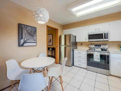 820 Bartlett Avenue, Oliver, BC - Indoor Photo Showing Kitchen