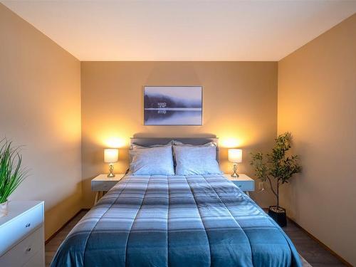 820 Bartlett Avenue, Oliver, BC - Indoor Photo Showing Bedroom
