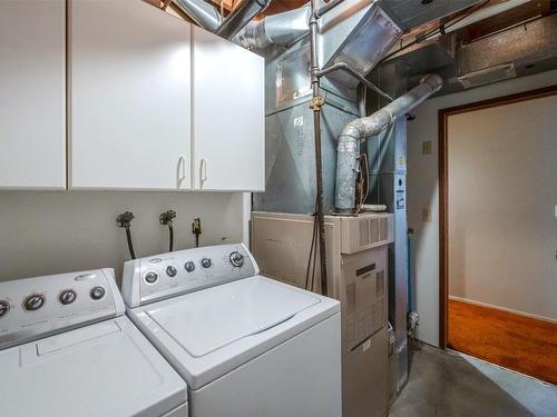 820 Bartlett Avenue, Oliver, BC - Indoor Photo Showing Laundry Room