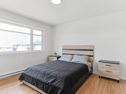 Master bedroom - 56 Rue Maurice-Brodeur, Salaberry-De-Valleyfield, QC - Indoor Photo Showing Bedroom