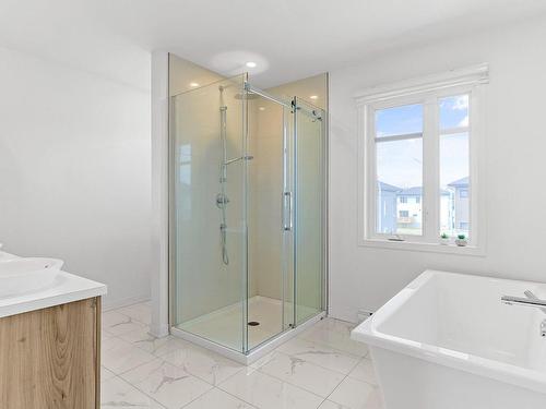 Bathroom - 56 Rue Maurice-Brodeur, Salaberry-De-Valleyfield, QC - Indoor Photo Showing Bathroom