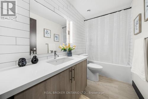 #206 -121 King St East St, Hamilton, ON - Indoor Photo Showing Bathroom