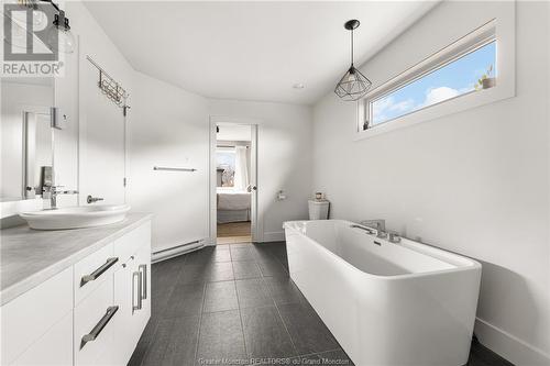 195 Francfort, Moncton, NB - Indoor Photo Showing Bathroom