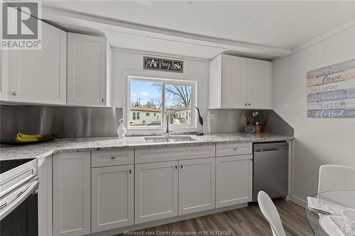 18 Magnolia Drive, Mcgregor, ON - Indoor Photo Showing Kitchen With Double Sink