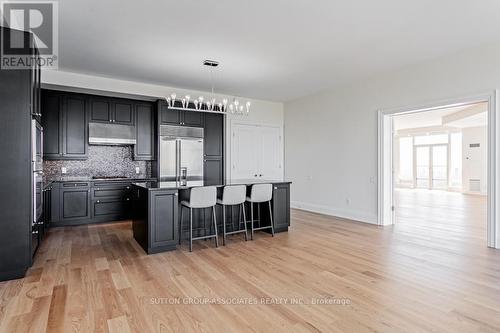 5202 - 2191 Yonge Street, Toronto, ON - Indoor Photo Showing Kitchen With Upgraded Kitchen