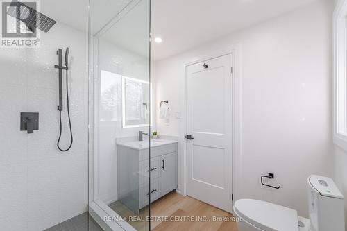 191 Mendel Crt, Oakville, ON - Indoor Photo Showing Bathroom