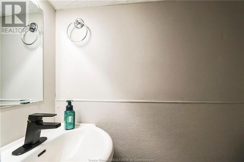 30 Eighth, Moncton, NB - Indoor Photo Showing Bathroom