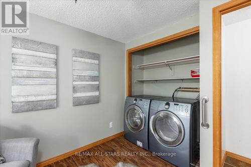 284 Jeff Smith Crt, Newmarket, ON - Indoor Photo Showing Laundry Room