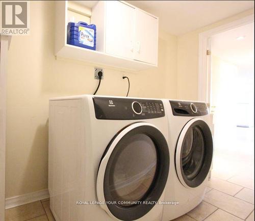 20 Bestview Cres, Vaughan, ON - Indoor Photo Showing Laundry Room