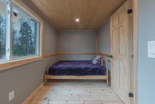 106 Boundary Lane, Kinmount, ON - Indoor Photo Showing Bedroom