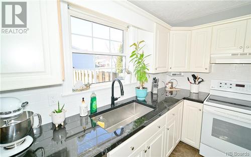 7 Parkview Avenue, Oromocto, NB - Indoor Photo Showing Kitchen