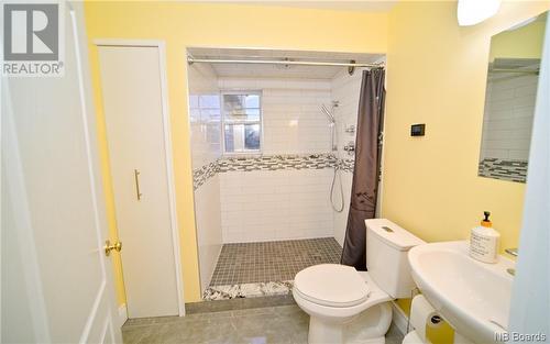 7 Parkview Avenue, Oromocto, NB - Indoor Photo Showing Bathroom