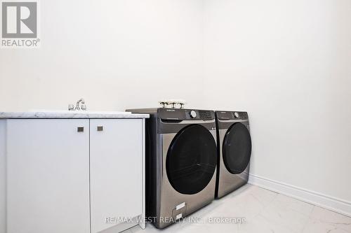 1353 Blackmore St, Innisfil, ON - Indoor Photo Showing Laundry Room
