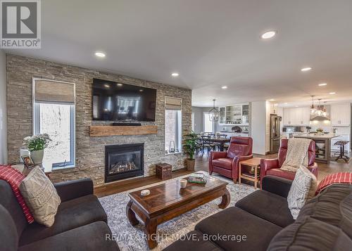 1336 Hawk Ridge Crescent, Severn, ON - Indoor Photo Showing Living Room With Fireplace