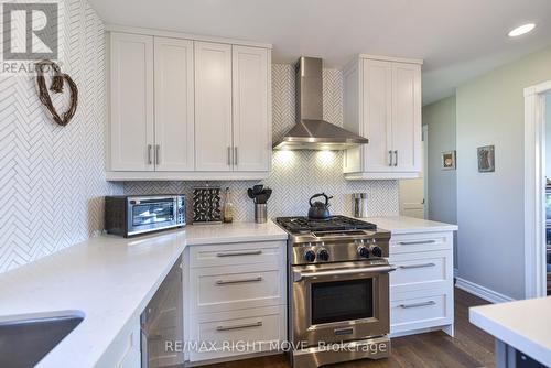 1336 Hawk Ridge Crescent, Severn, ON - Indoor Photo Showing Kitchen With Upgraded Kitchen