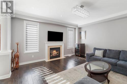 26 Gentle Fox Dr, Caledon, ON - Indoor Photo Showing Living Room With Fireplace