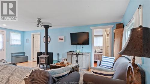 6 Ste Marie St, Grand-Barachois, NB - Indoor Photo Showing Living Room
