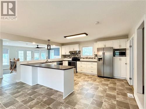 Enjoy cooking with the whole family in this large kitchen! - 11908 Toyehill Road, Winchester, ON - Indoor Photo Showing Kitchen