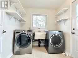 Laundry Room with direct access to outside - 