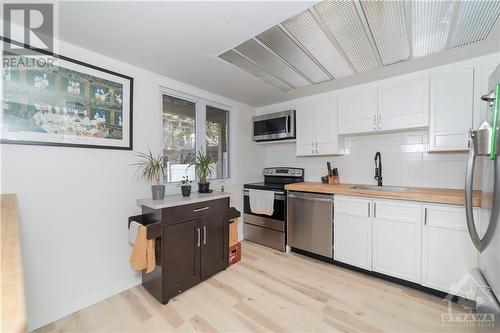 170 Rushford Private, Ottawa, ON - Indoor Photo Showing Kitchen